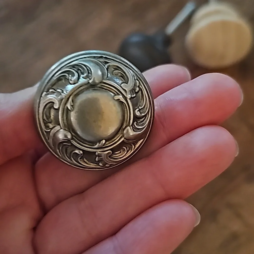 Lot Variety of Knobs. 1 Restoration Hardware, 1 Bronze, 3 Wood